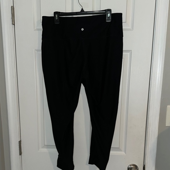 Xersion Black Leggings Stretchy Form-Fitting Design - Picture 2 of 4